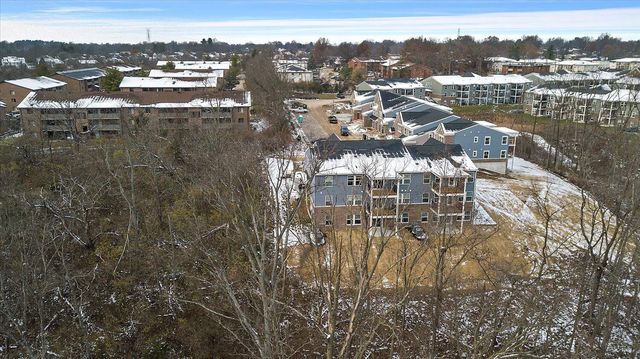 516 Foxhill Drive, 14-305, Crescent Springs, KY 41017