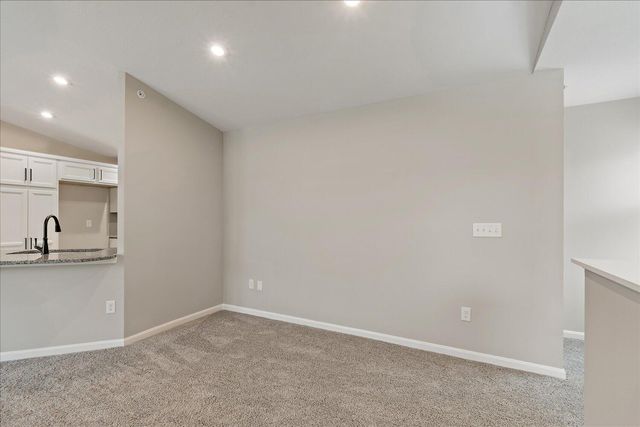 516 Foxhill Drive, 14-305, Crescent Springs, KY 41017