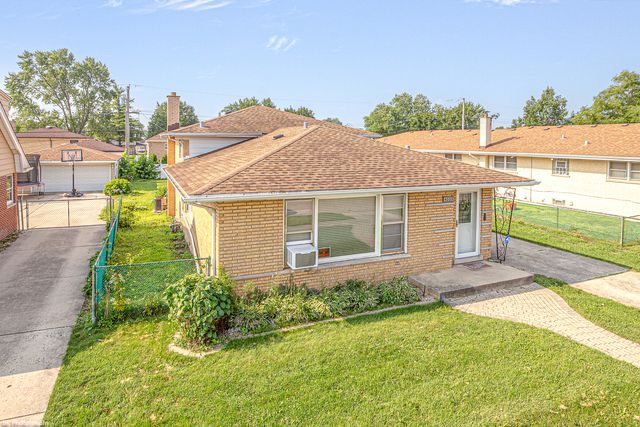 4533 W 99th Place, Oak Lawn, IL 60453