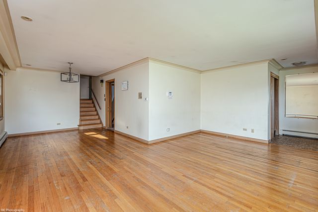 4533 W 99th Place, Oak Lawn, IL 60453