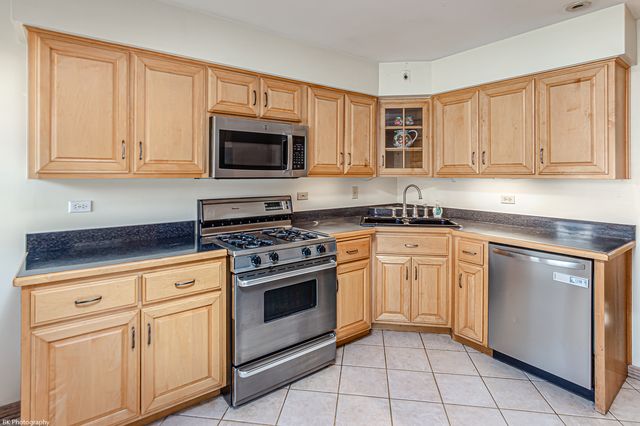 4533 W 99th Place, Oak Lawn, IL 60453