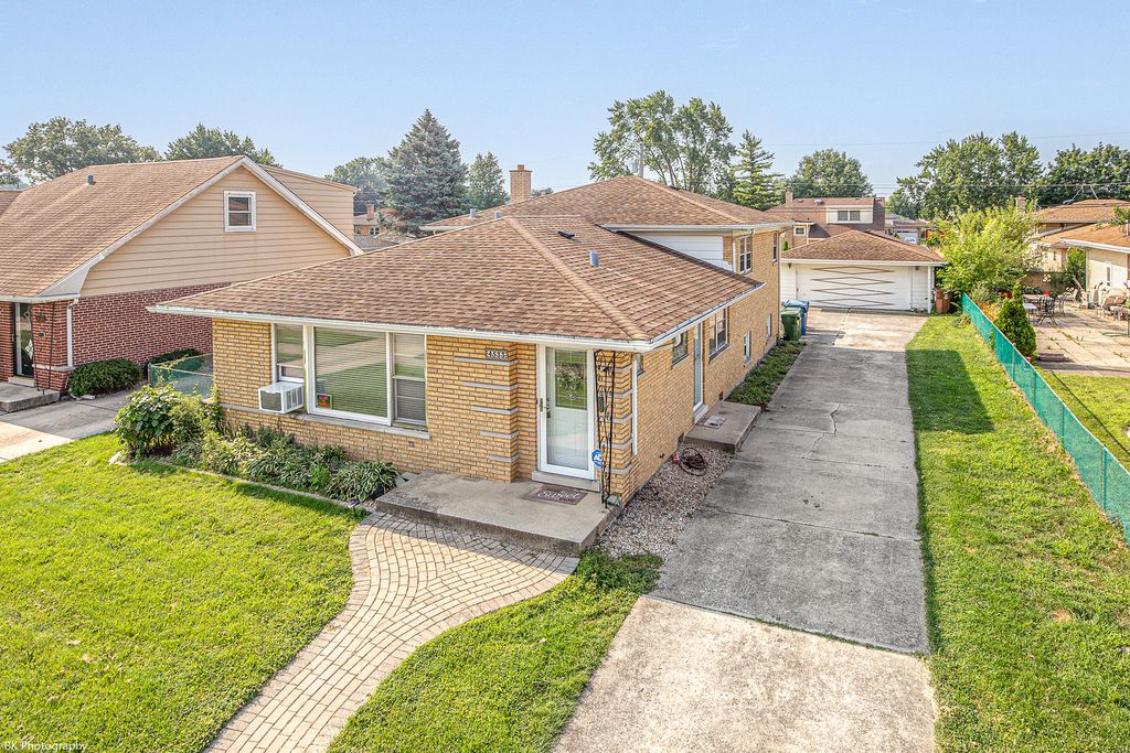 4533 W 99th Place, Oak Lawn, IL 60453