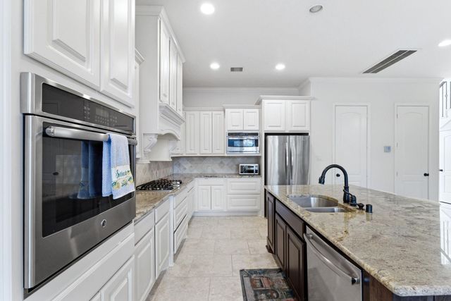 27 Daffodil Meadow Place, Tomball, TX 77375