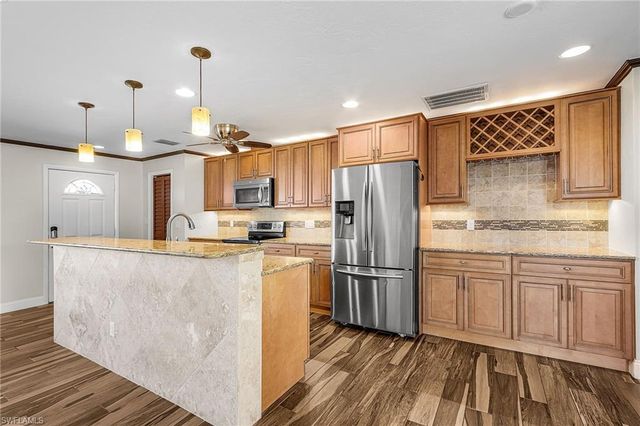 910 SE 15th ST, Cape Coral, FL 33990