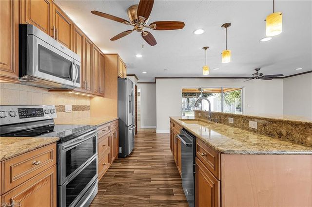 910 SE 15th ST, Cape Coral, FL 33990