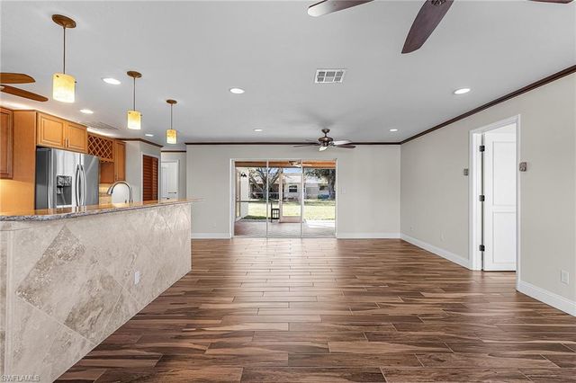 910 SE 15th ST, Cape Coral, FL 33990