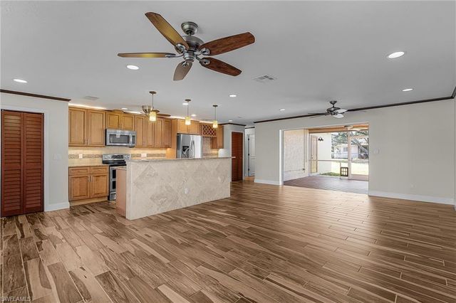 910 SE 15th ST, Cape Coral, FL 33990