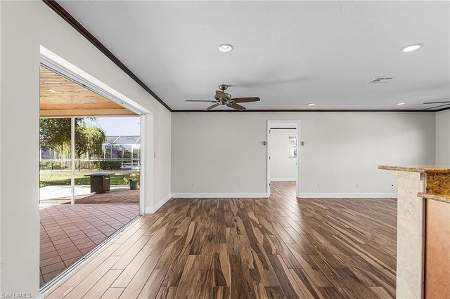 910 SE 15th ST, Cape Coral, FL 33990