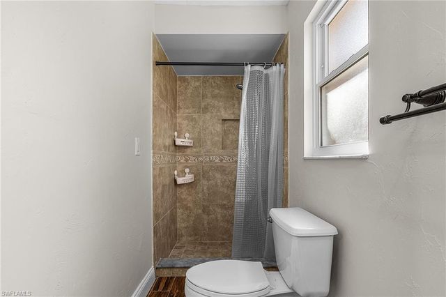 910 SE 15th ST, Cape Coral, FL 33990