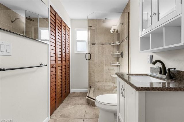 910 SE 15th ST, Cape Coral, FL 33990