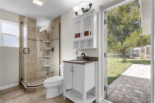 910 SE 15th ST, Cape Coral, FL 33990