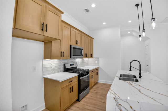 5013 Elizabeth City Street, Houston, TX 77021