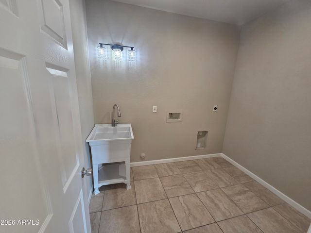 913 E FREMONT Road 3, Phoenix, AZ 85042