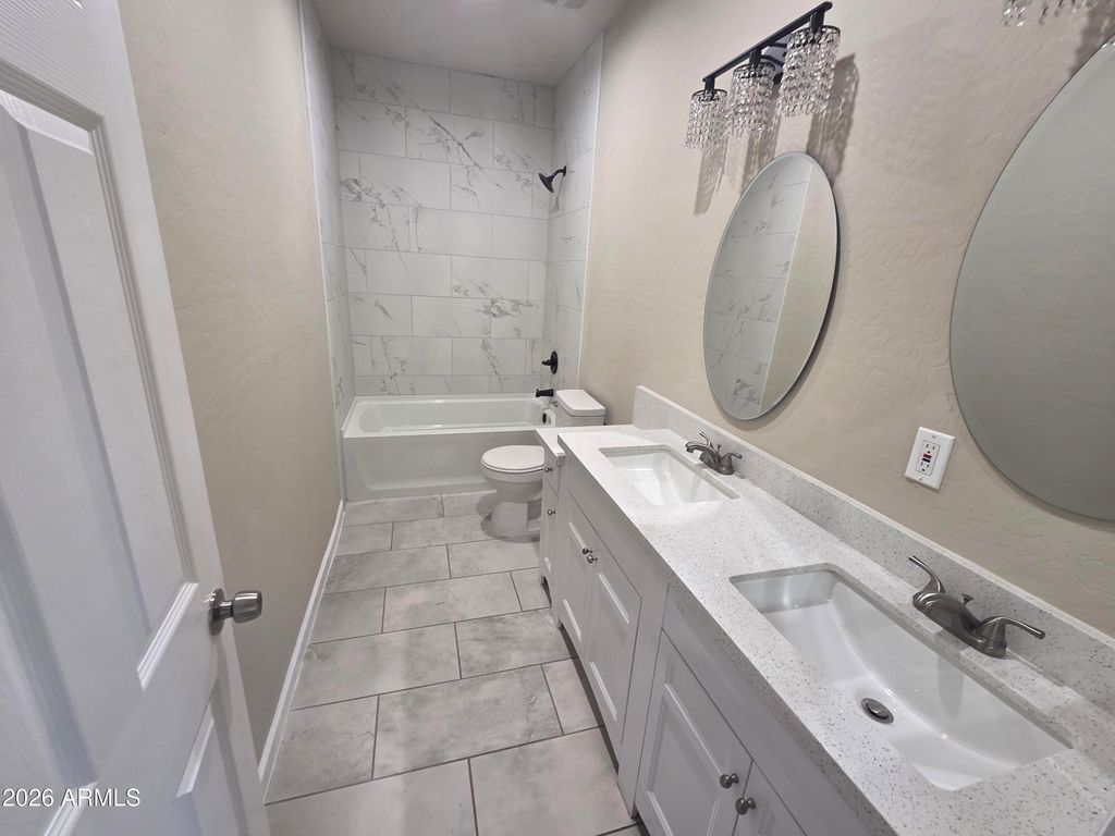 913 E FREMONT Road 3, Phoenix, AZ 85042 — photo 2