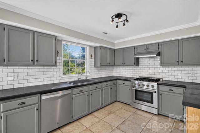 12427 Woodside Falls Road, Pineville, NC 28134