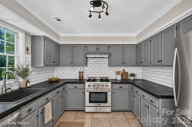 12427 Woodside Falls Road, Pineville, NC 28134