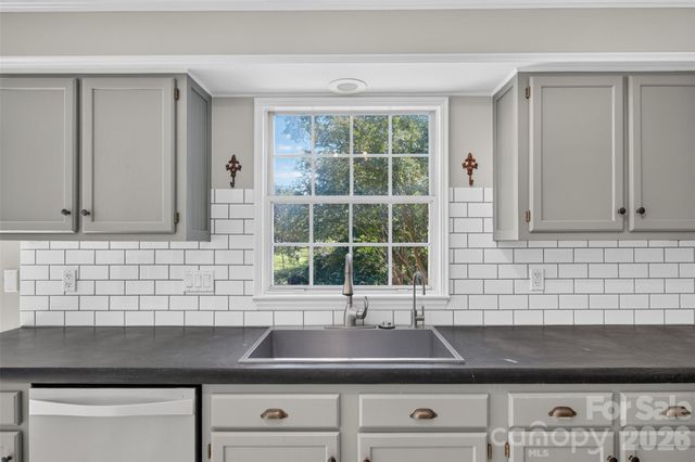 12427 Woodside Falls Road, Pineville, NC 28134