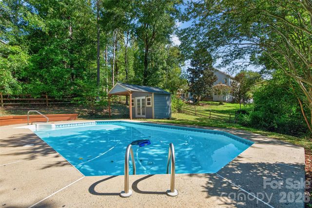 12427 Woodside Falls Road, Pineville, NC 28134