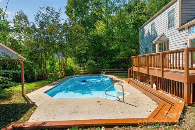 12427 Woodside Falls Road, Pineville, NC 28134