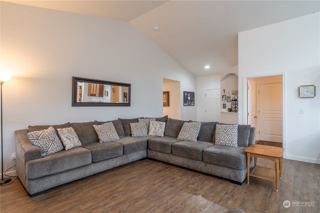 805 S Hamilton Road, Moses Lake, WA 98837