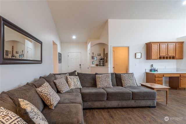 805 S Hamilton Road, Moses Lake, WA 98837