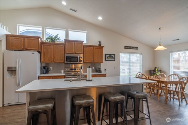 805 S Hamilton Road, Moses Lake, WA 98837