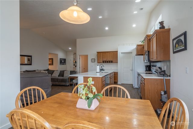 805 S Hamilton Road, Moses Lake, WA 98837