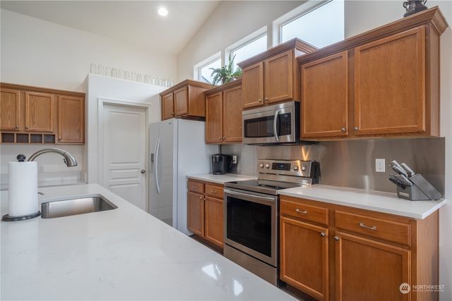 805 S Hamilton Road, Moses Lake, WA 98837