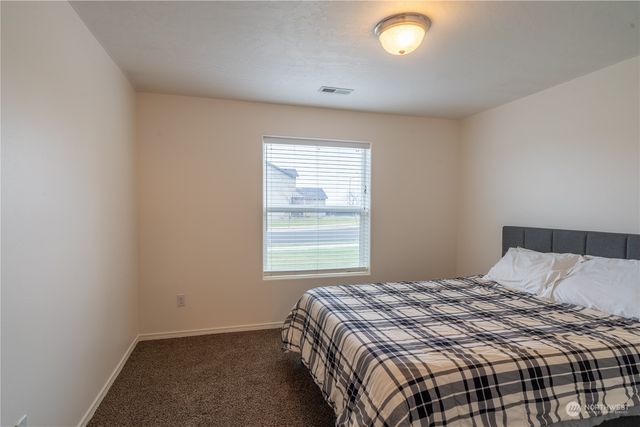 805 S Hamilton Road, Moses Lake, WA 98837
