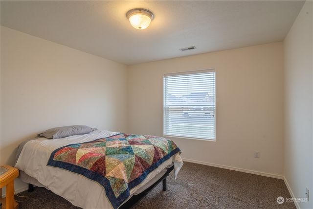 805 S Hamilton Road, Moses Lake, WA 98837