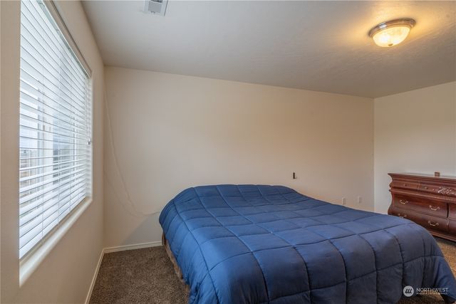 805 S Hamilton Road, Moses Lake, WA 98837
