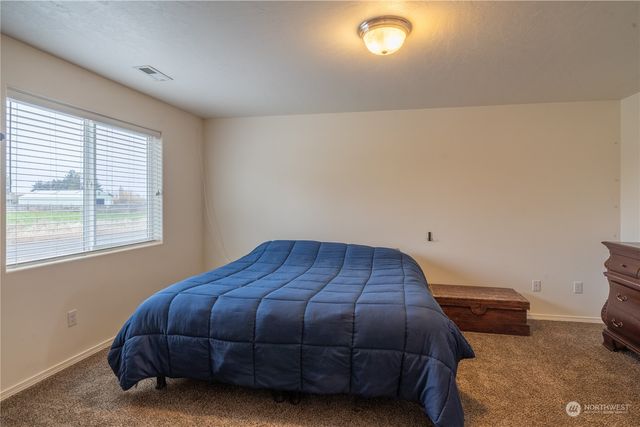 805 S Hamilton Road, Moses Lake, WA 98837