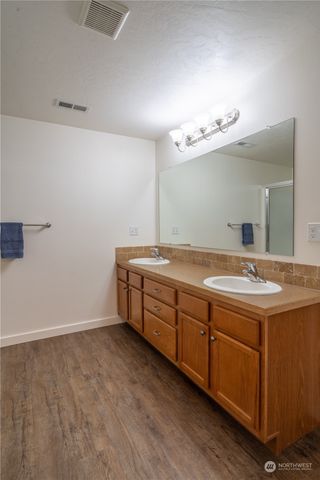 805 S Hamilton Road, Moses Lake, WA 98837
