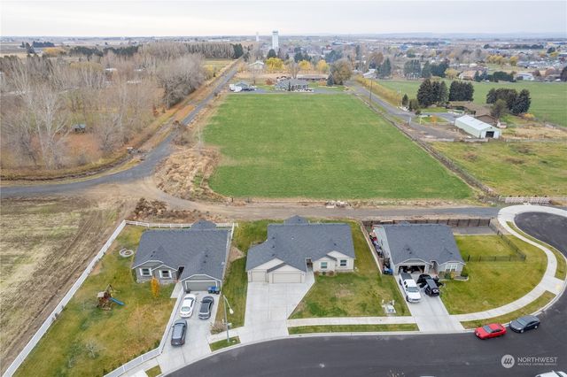 805 S Hamilton Road, Moses Lake, WA 98837