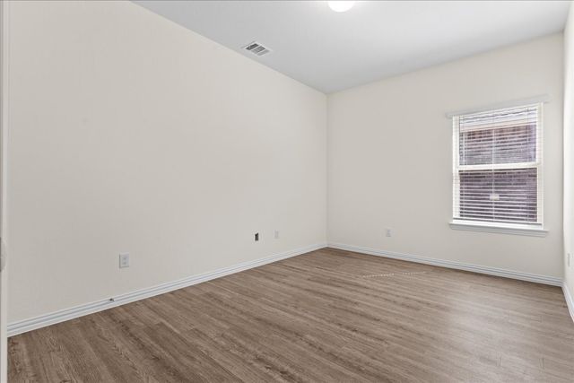 220 Camden Street, Red Oak, TX 75154