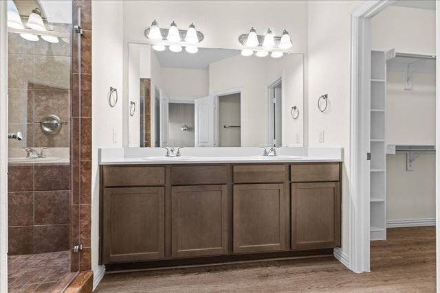 220 Camden Street, Red Oak, TX 75154