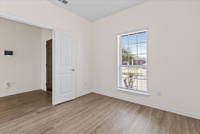 220 Camden Street, Red Oak, TX 75154