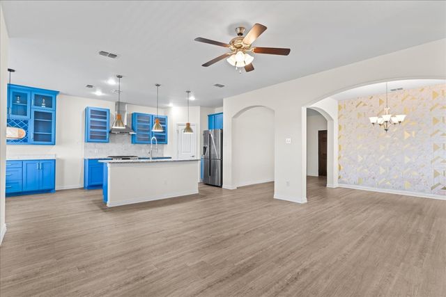 220 Camden Street, Red Oak, TX 75154