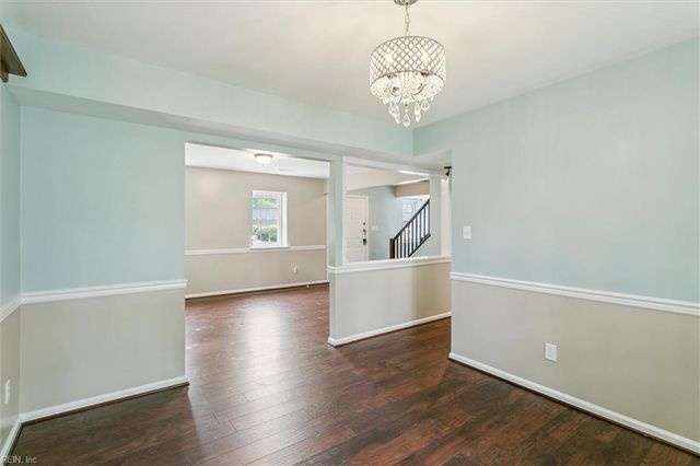 5 Hadley PL, Newport News, VA 23608