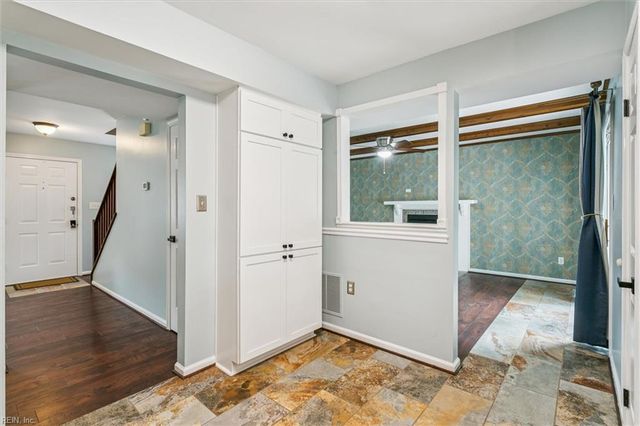 5 Hadley PL, Newport News, VA 23608
