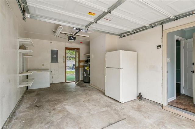 5 Hadley PL, Newport News, VA 23608