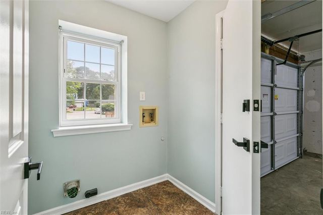 5 Hadley PL, Newport News, VA 23608