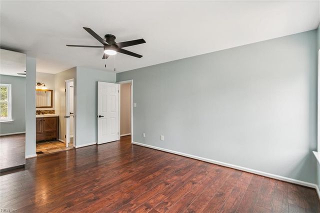 5 Hadley PL, Newport News, VA 23608