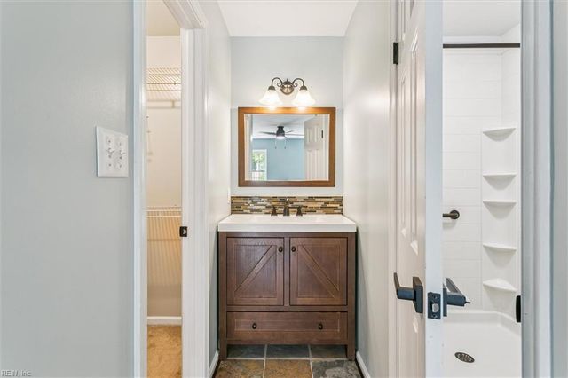 5 Hadley PL, Newport News, VA 23608