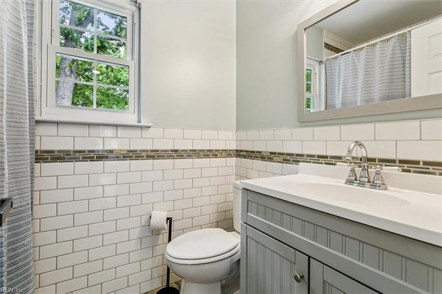 5 Hadley PL, Newport News, VA 23608