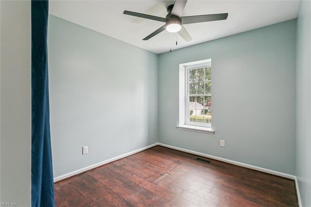 5 Hadley PL, Newport News, VA 23608