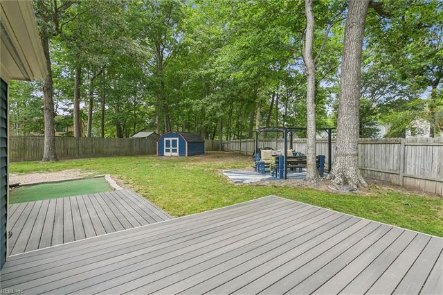 5 Hadley PL, Newport News, VA 23608