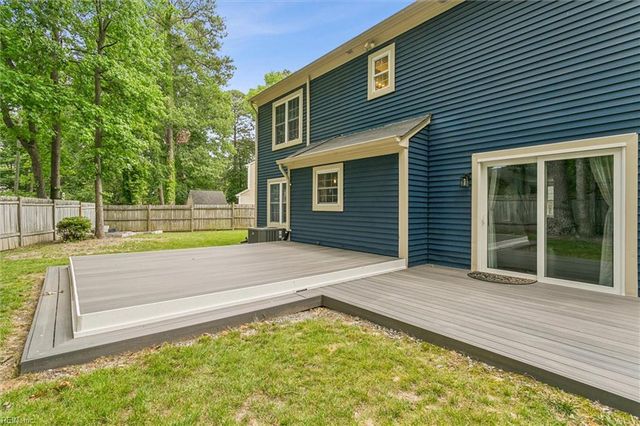 5 Hadley PL, Newport News, VA 23608
