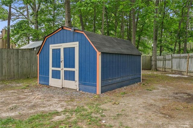 5 Hadley PL, Newport News, VA 23608