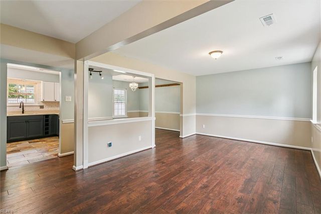 5 Hadley PL, Newport News, VA 23608